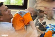 Cuộc sống mới của bé trai 3 tuổi bị tưới nước sôi, bạo hành ở TPHCM