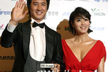 Kim Hye Soo giành giải Nữ diễn viên xuất sắc nhất