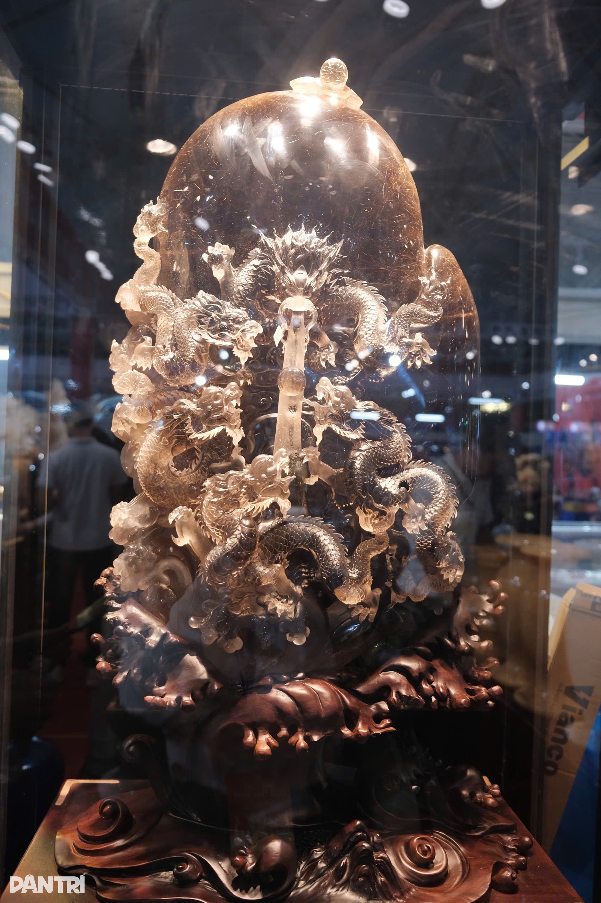 Loạt đá quý có giá rao bán cả tỷ đồng tại Hội chợ Mùa Thu - 3 Loạt đá quý có giá rao bán cả tỷ đồng tại Hội chợ Mùa Thu - 3