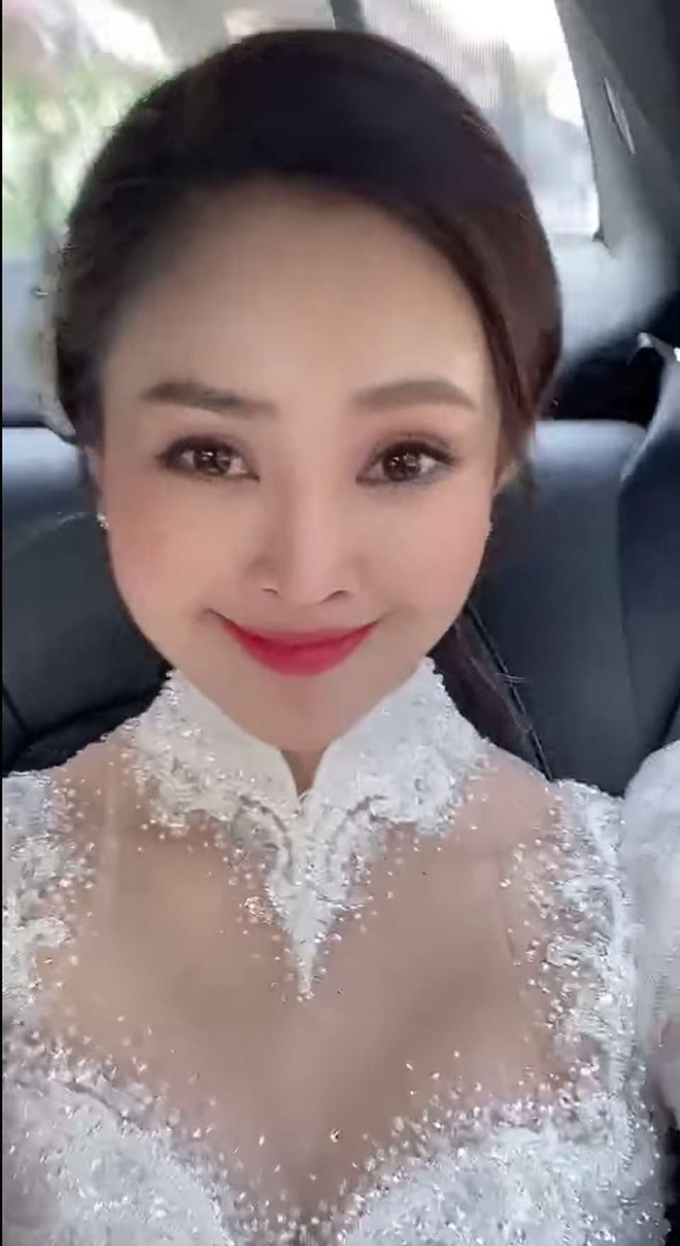 MC sở hữu nụ cười đẹp nhất VTV hạnh phúc rạng ngời bên chồng sắp cưới - 1 MC sở hữu nụ cười đẹp nhất VTV hạnh phúc rạng ngời bên chồng sắp cưới - 1