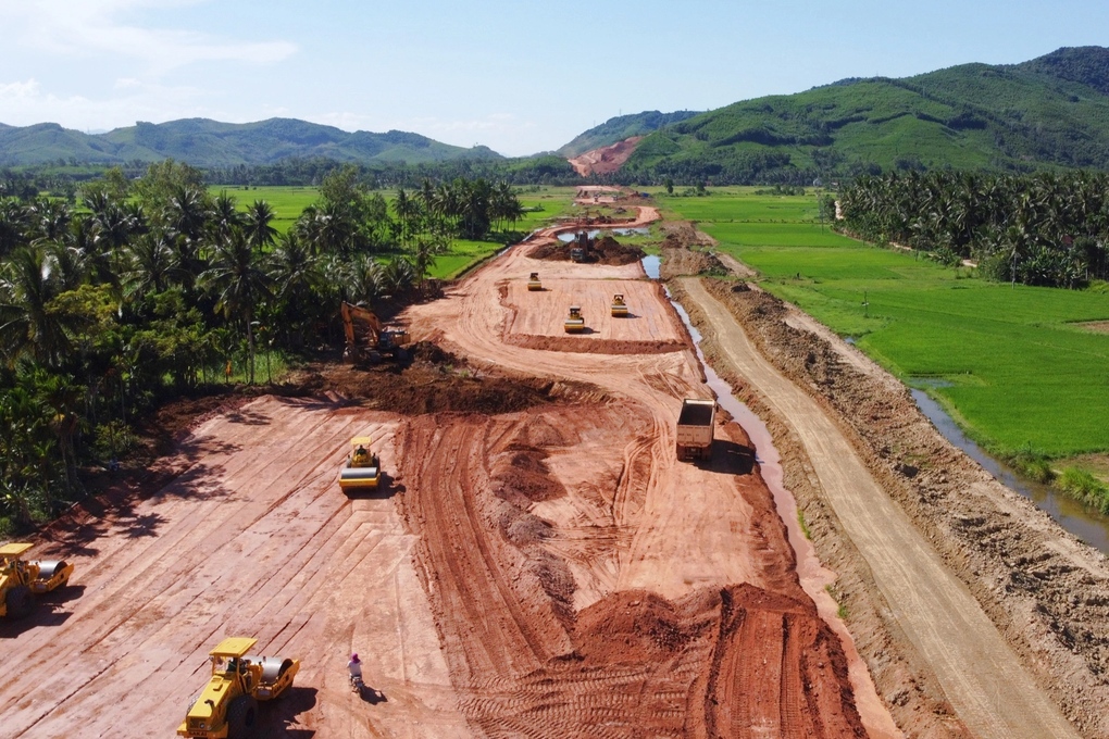 Sẽ cưỡng chế nếu 5 hộ dân không nhường đất cho dự án cao tốc Bắc - Nam - 3 Sẽ cưỡng chế nếu 5 hộ dân không nhường đất cho dự án cao tốc Bắc - Nam - 3