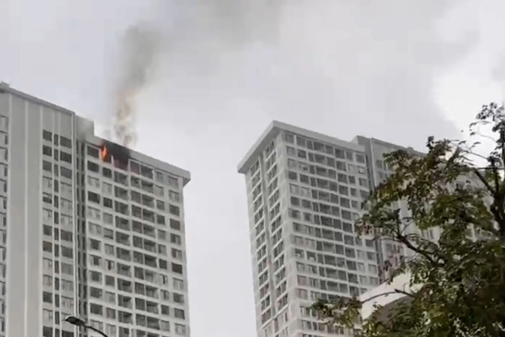 Cháy tại tầng cao chung cư Rivergate Residence ở TPHCM - 1 Cháy tại tầng cao chung cư Rivergate Residence ở TPHCM - 1