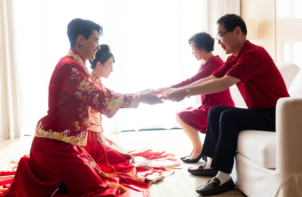 Nàng Vương Ngữ Yên Trương Mông đeo trĩu vàng, rạng rỡ trong ngày cưới - 4 Nàng Vương Ngữ Yên Trương Mông đeo trĩu vàng, rạng rỡ trong ngày cưới - 4