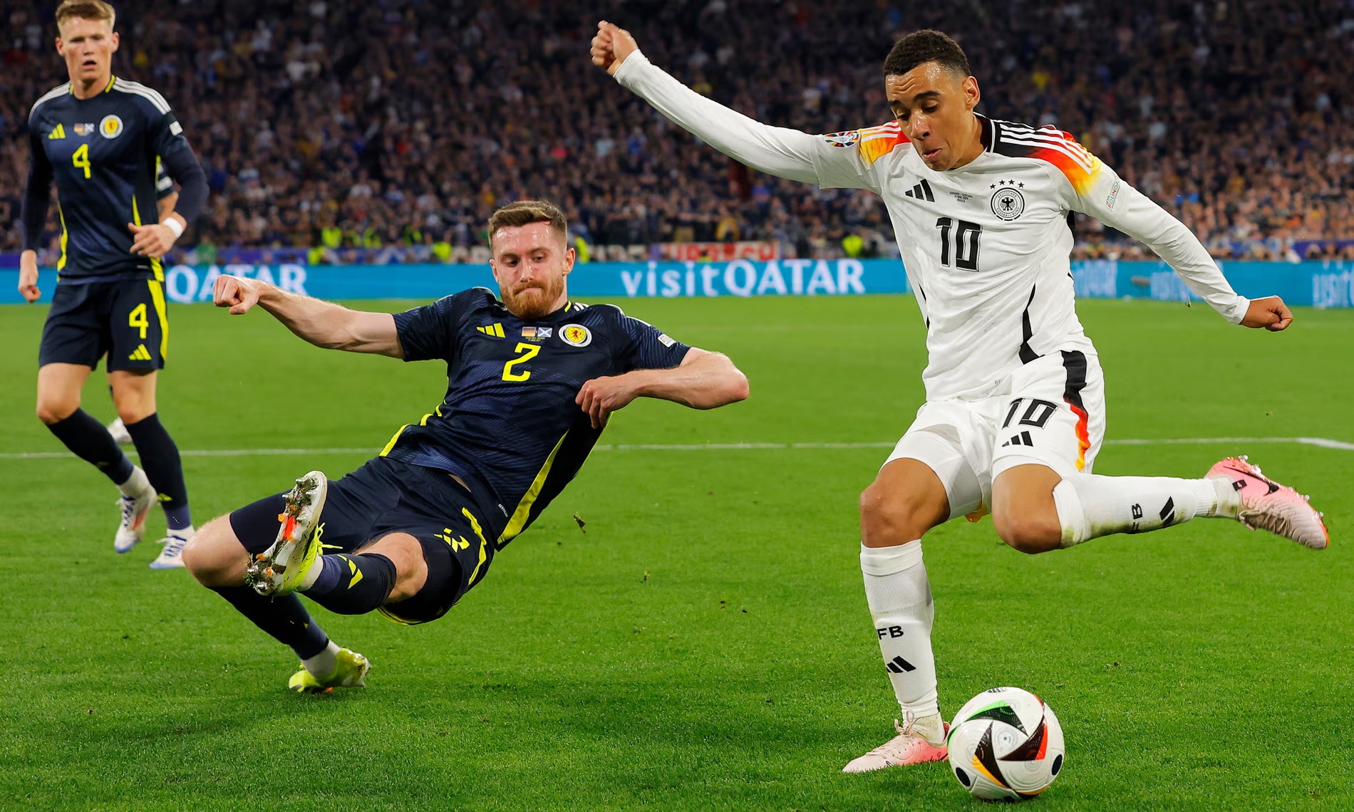 Đội tuyển Đức: Cỗ xe tăng đa sắc và nhạc trưởng kỳ tài Toni Kroos - 3 Đội tuyển Đức: Cỗ xe tăng đa sắc và nhạc trưởng kỳ tài Toni Kroos - 3