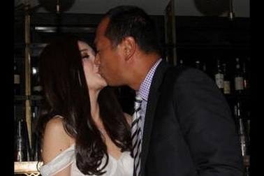 Ôn Bích Hà hạnh phúc bên "ông xã" đại gia