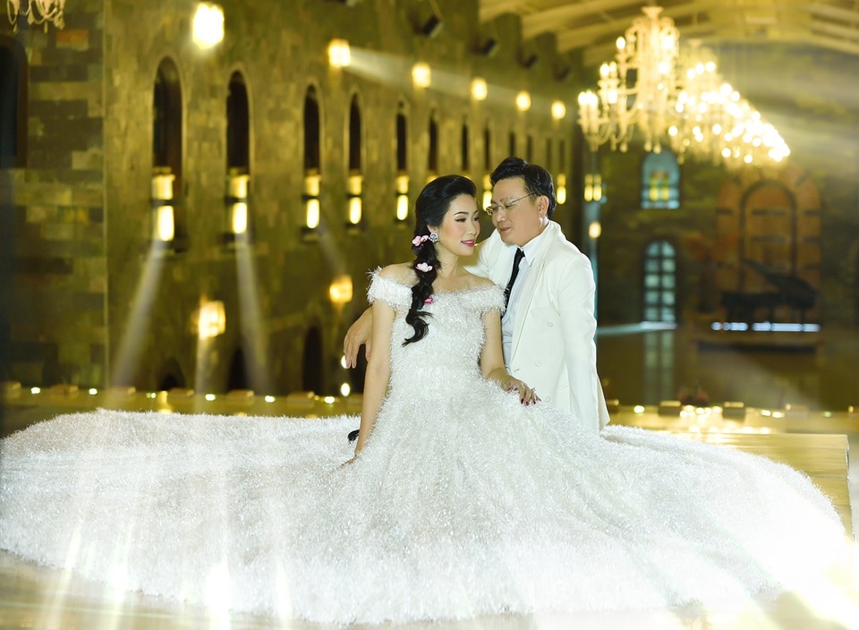 NSƯT Trịnh Kim Chi và ông xã doanh nhân vẫn yêu say đắm sau 20 năm cưới - 12 NSƯT Trịnh Kim Chi và ông xã doanh nhân vẫn yêu say đắm sau 20 năm cưới - 12