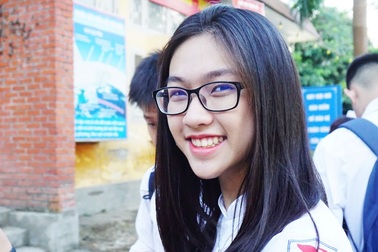 Tinh khôi vẻ đẹp nữ sinh trường Quốc học Vinh ngày chia tay