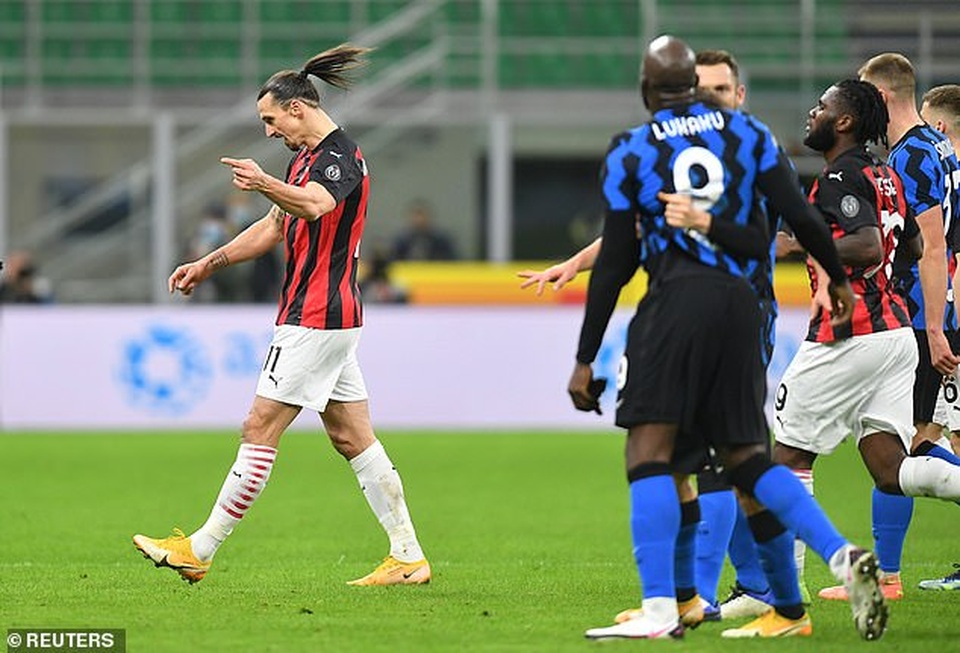 Ibrahimovic ẩu đả với Lukaku trong ngày Inter Milan đánh bại AC Milan - 1 Ibrahimovic ẩu đả với Lukaku trong ngày Inter Milan đánh bại AC Milan - 1