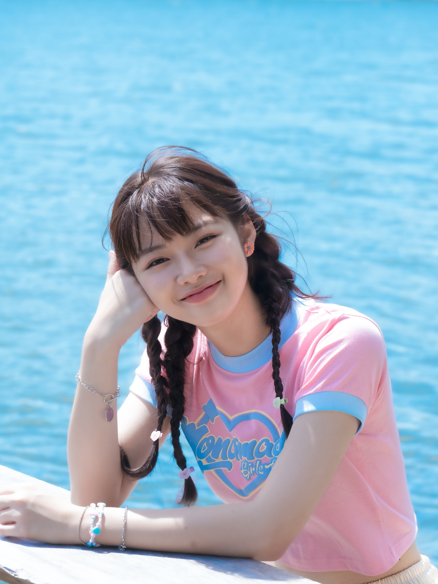 Em xinh” nhỏ tuổi nhất: Nhan sắc trong trẻo, vừa gây chú ý đã phải xin lỗi - 8 Em xinh” nhỏ tuổi nhất: Nhan sắc trong trẻo, vừa gây chú ý đã phải xin lỗi - 8
