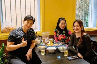 Lệ Quyên "mê mẩn" quán bún riêu Hà Nội, thường xuyên ghé mỗi dịp ra Bắc - 1