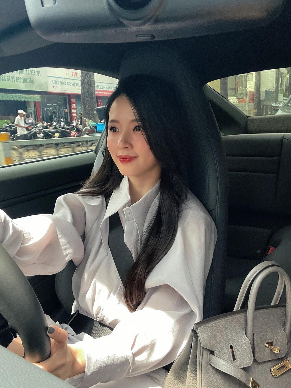 Midu ở tuổi 35: Được gọi là phú bà sống sang chảnh, sắp lấy chồng đại gia - 10 Midu ở tuổi 35: Được gọi là phú bà sống sang chảnh, sắp lấy chồng đại gia - 10