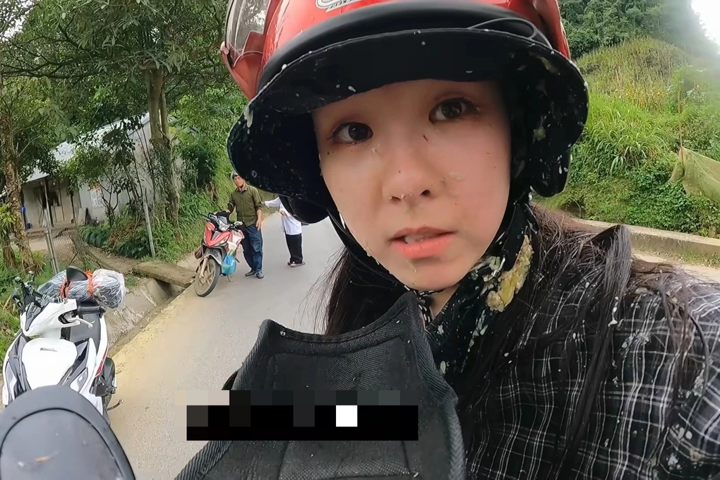 Cô gái Hàn ngã xe ở Tuyên Quang được người dân kéo lên, mời về nhà gội đầu - 3 Cô gái Hàn ngã xe ở Tuyên Quang được người dân kéo lên, mời về nhà gội đầu - 3