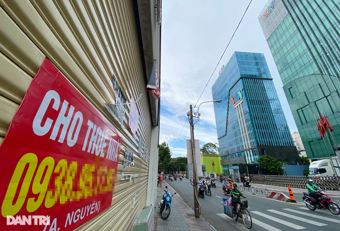 Tràn ngập biển cho thuê, bán nhà trên các tuyến phố trung tâm Sài Gòn - 21 Tràn ngập biển cho thuê, bán nhà trên các tuyến phố trung tâm Sài Gòn - 21