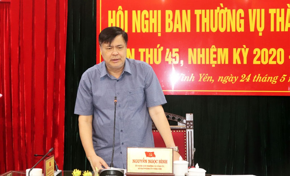 Nhiều lãnh đạo bị phê bình nghiêm khắc vì để xảy ra vi phạm trật tự đô thị - 1 Nhiều lãnh đạo bị phê bình nghiêm khắc vì để xảy ra vi phạm trật tự đô thị - 1