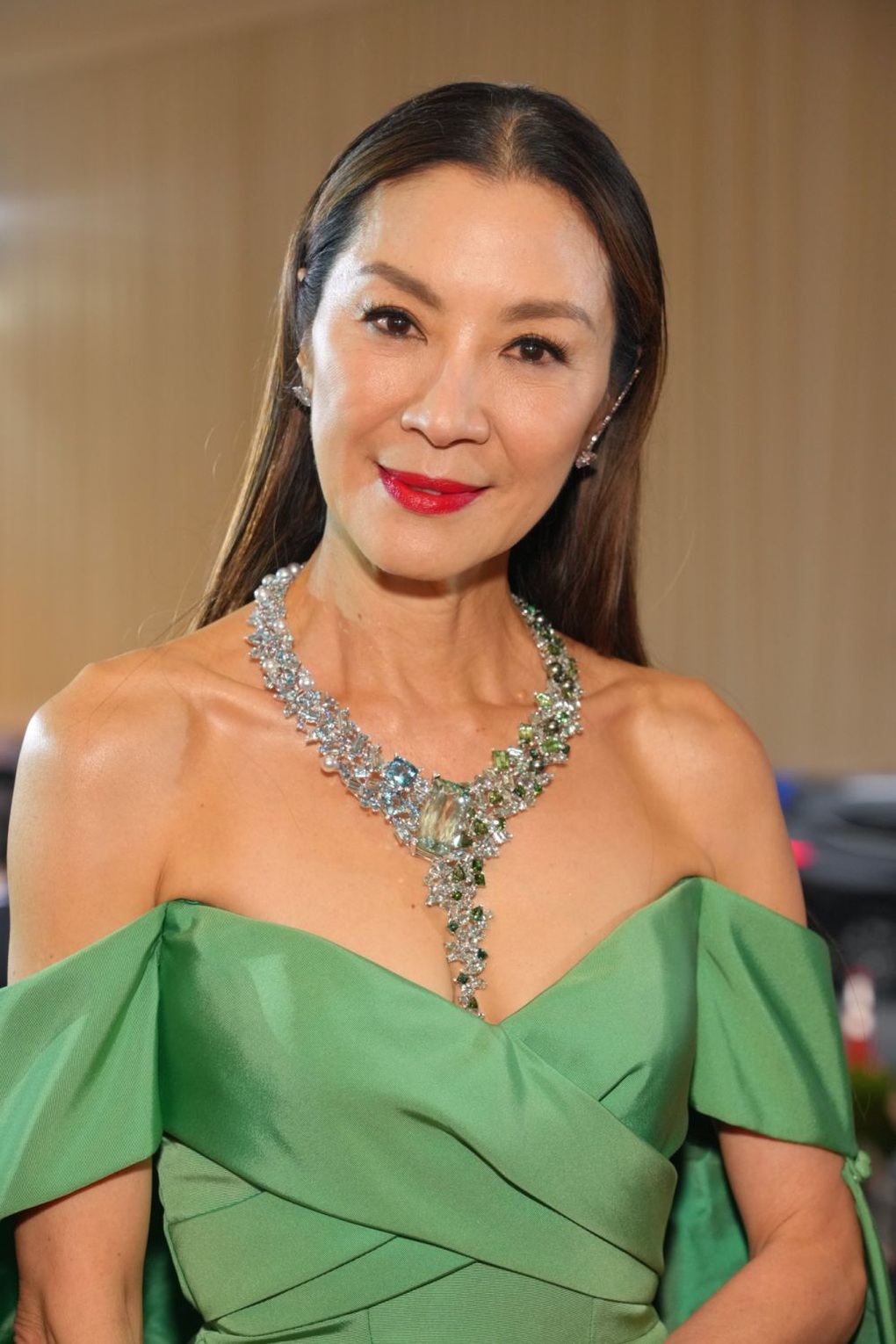 Ranh giới xấu đẹp của chiếc váy cao cấp được minh tinh Dương Tử Quỳnh mặc - 4