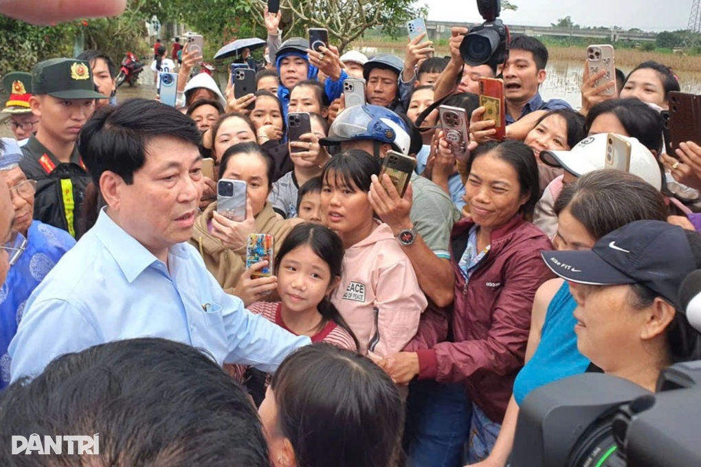 Chủ tịch nước Lương Cường dâng hương tưởng niệm liệt sỹ tại Đà Nẵng - 2