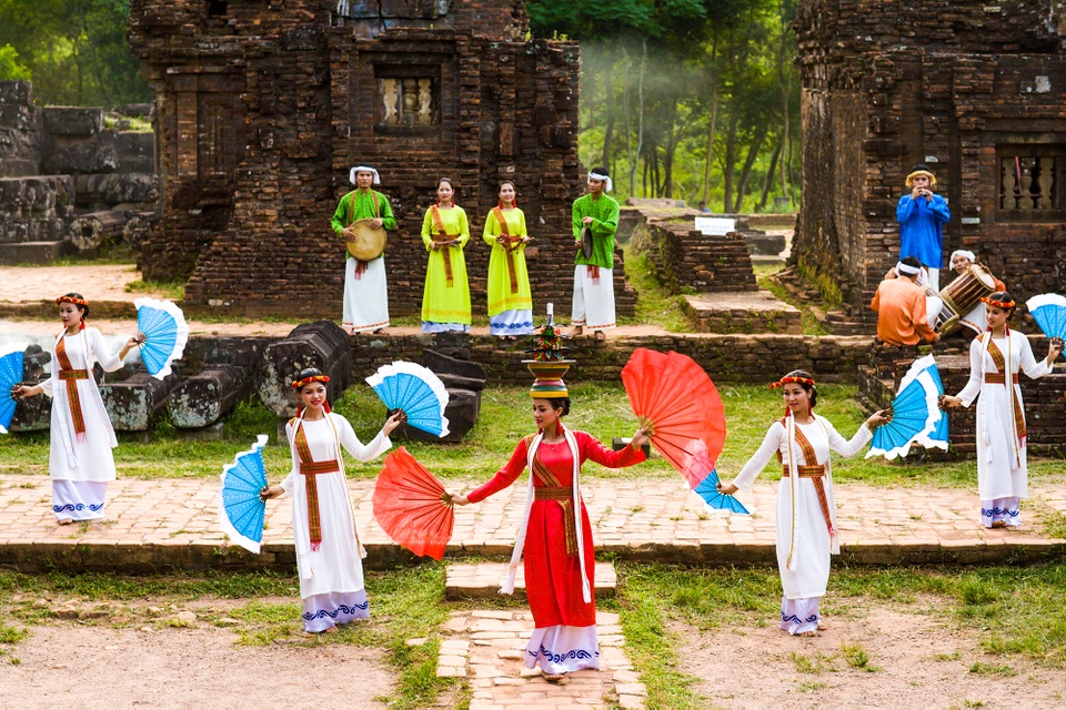 Quang Nam ra mat goi kich cau du lich noi dia Quang Nam ra mat goi kich cau du lich noi dia