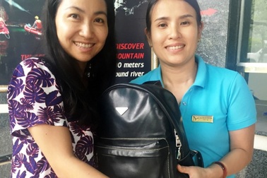 Quảng Bình: Nhân viên du lịch trả lại hành lý của du khách để quên