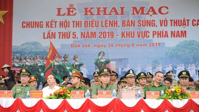 Khai mạc Chung kết Hội thi điều lệnh, bắn súng, võ thuật CAND khu vực phía Nam lần thứ 5 - Ảnh 4.