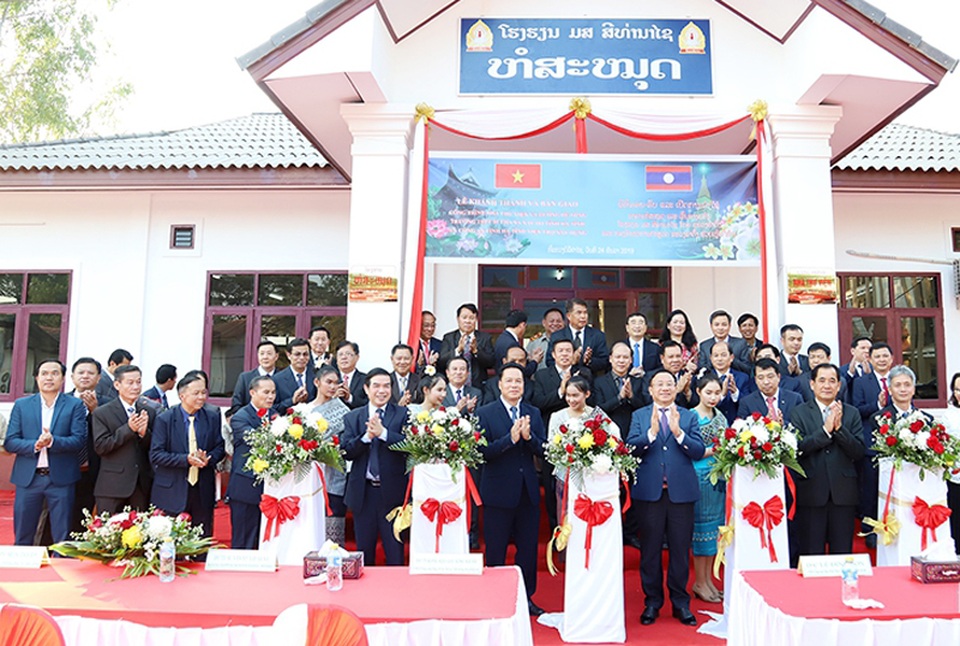 Chủ tịch nước CHDCND Lào trao tặng Huân chương Lao động hạng Ba cho tỉnh Hà Tĩnh - 3 Chủ tịch nước CHDCND Lào trao tặng Huân chương Lao động hạng Ba cho tỉnh Hà Tĩnh - 3