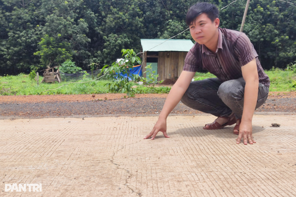 Đường 500 tỷ đồng chưa bàn giao đã lộ vết nứt chằng chịt - 4 Đường 500 tỷ đồng chưa bàn giao đã lộ vết nứt chằng chịt - 4
