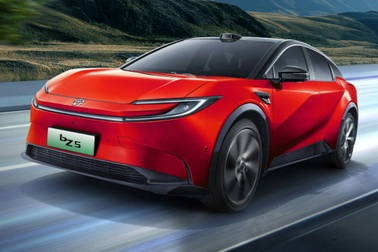 Toyota bán xe điện cạnh tranh với Tesla Model Y, giá chỉ bằng một nửa