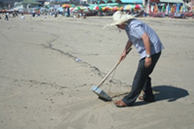 Trì hoãn việc hút dầu trong con tàu bị nạn