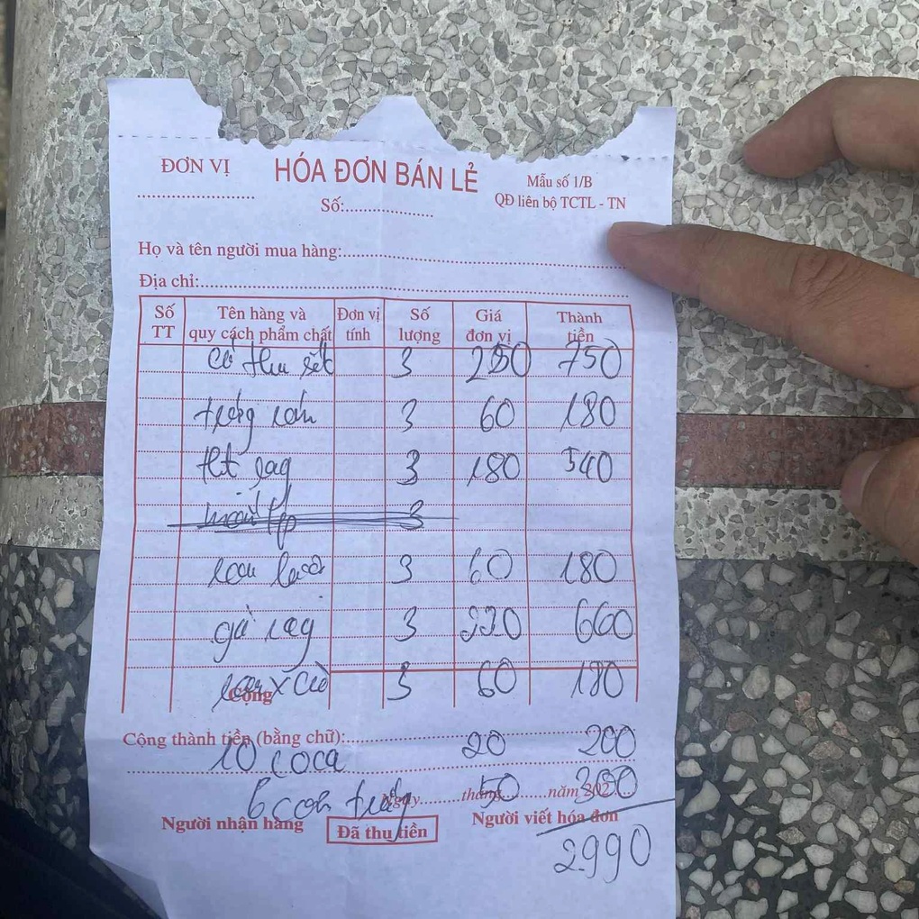 “Bữa cơm bình dân” 400.000 đồng ở Hạ Long gây tranh cãi - 4