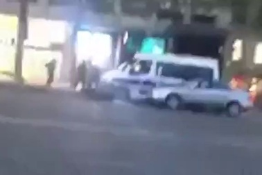 Quay được cảnh đấu súng giữa cảnh sát với nghi phạm khủng bố Paris