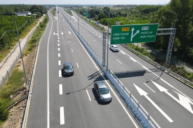 Tài xế chia sẻ trải nghiệm lần đầu đi cao tốc Bến Lức - Long Thành