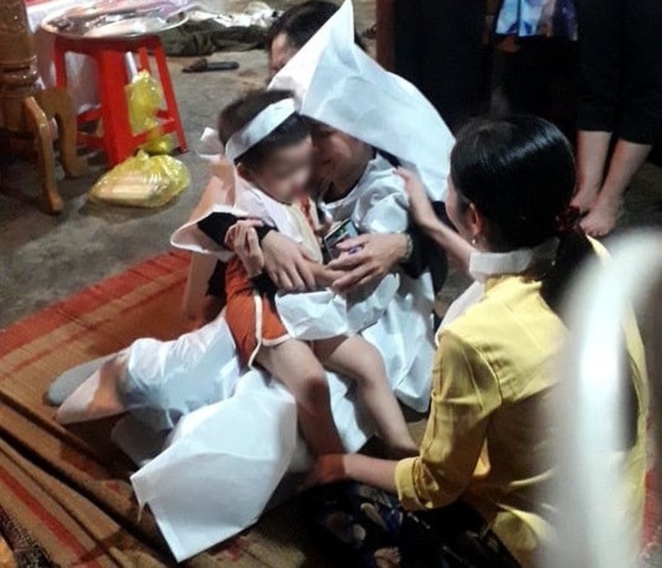 Ngày đưa anh về từ Rào Trăng 3 đúng hôm kỉ niệm ngày cưới - 5 Ngày đưa anh về từ Rào Trăng 3 đúng hôm kỉ niệm ngày cưới - 5