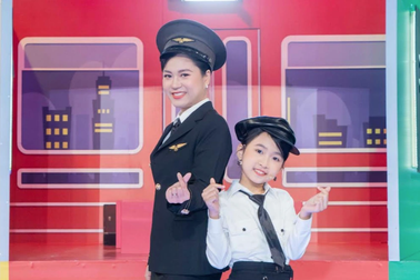 Xuất hiện MC nhí khiến Lâm Vỹ Dạ, Châu Đăng Khoa hết lời khen ngợi