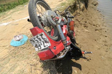 Phát hiện xác người đàn ông vỡ họp sọ dưới sông