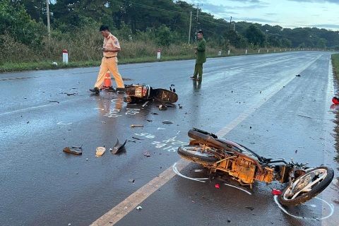 Hai xe máy va chạm trên quốc lộ 19B, 4 người thương vong