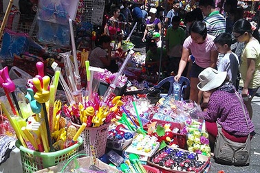 “Chết ngộp” với hàng Trung Quốc