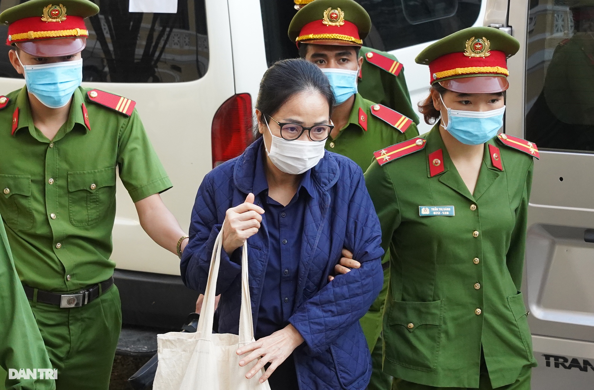 Toàn cảnh phiên tòa xét xử ông Đinh La Thăng và đồng phạm - 6 Toàn cảnh phiên tòa xét xử ông Đinh La Thăng và đồng phạm - 6