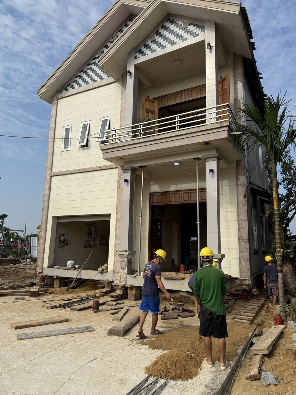 “Thần đèn” kể chuyện dời nhà xây nhầm đất, hé lộ chi phí dịch vụ - 1