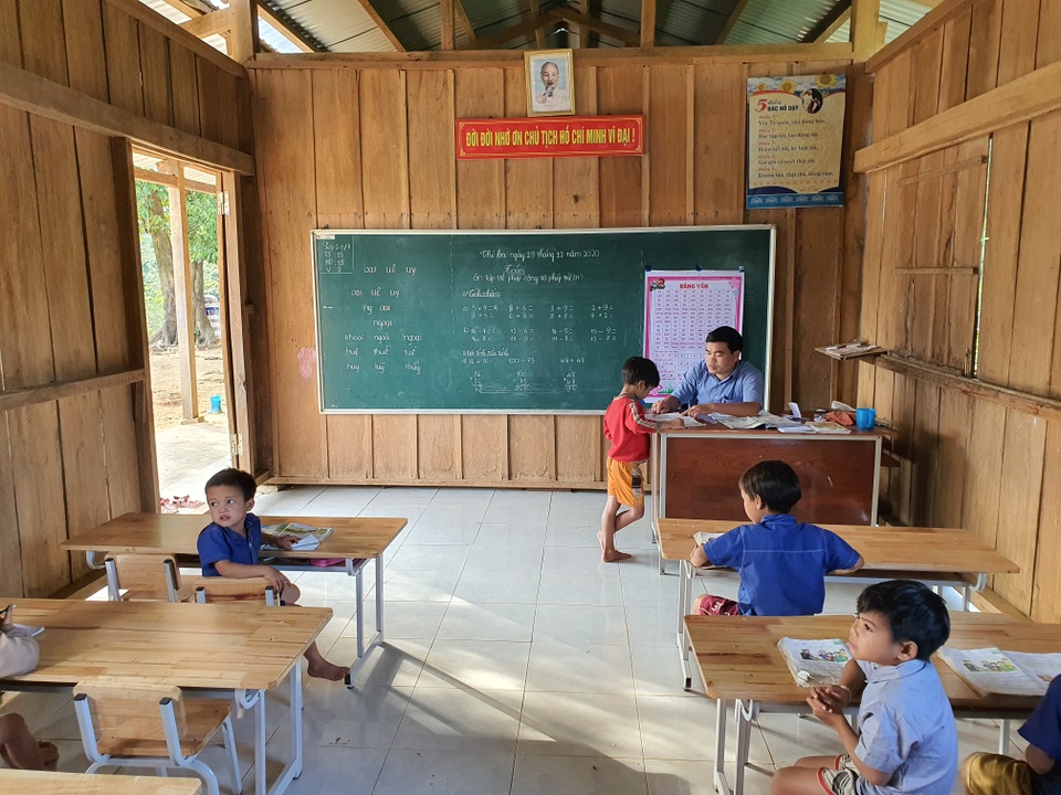 Bão giật tung mái trường, thầy trò Lấp Loa mơ lớp học kiên cố - 4