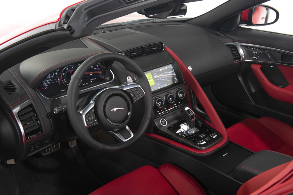 Jaguar F-TYPE mới về Việt Nam có giá lên đến 15,29 tỷ đồng - 12 Jaguar F-TYPE mới về Việt Nam có giá lên đến 15,29 tỷ đồng - 12