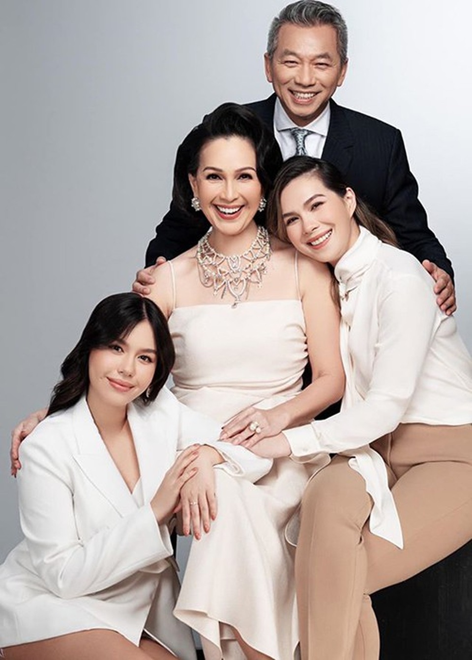 Trầm trồ tài sắc hai ái nữ học giỏi tại Mỹ của diễn viên Diễm My - 13 Trầm trồ tài sắc hai ái nữ học giỏi tại Mỹ của diễn viên Diễm My - 13