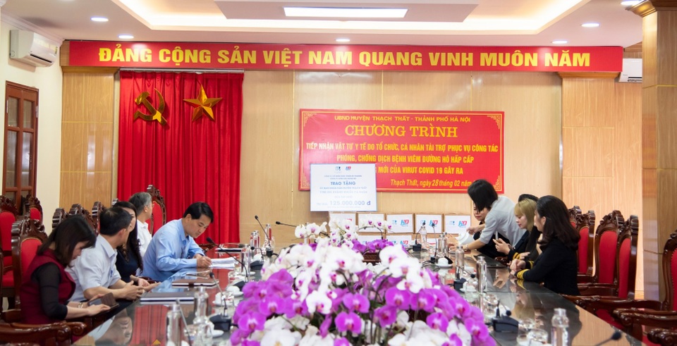 Công ty Huynh Đô tặng gel kháng khuẩn cho huyện Thạch Thất – Hà Nội - 3 Công ty Huynh Đô tặng gel kháng khuẩn cho huyện Thạch Thất – Hà Nội - 3