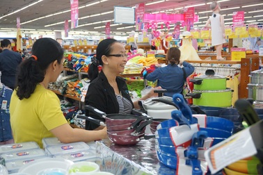 Siêu thị Co.opmart đang kéo hàng trăm nhãn hàng cùng giảm giá