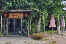 Nhiều người gửi đơn "cầu cứu" xin bán hàng tại chỗ vì "sống không nổi"