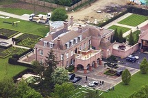 Choáng ngợp trước biệt thự gần nghìn tỷ của David và Victoria Beckham