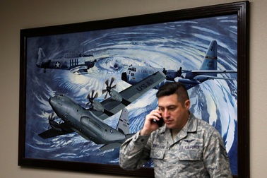 Những “thợ săn” Mỹ lao mình vào mắt bão Irma