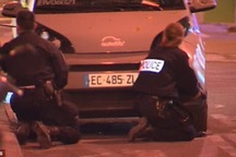 Quay được cảnh đấu súng giữa cảnh sát với nghi phạm khủng bố Paris