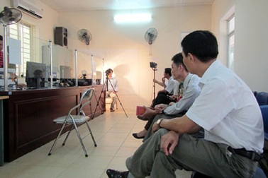 Chứng minh thư: Nay "đùng một cái", mai "đùng một cái"…