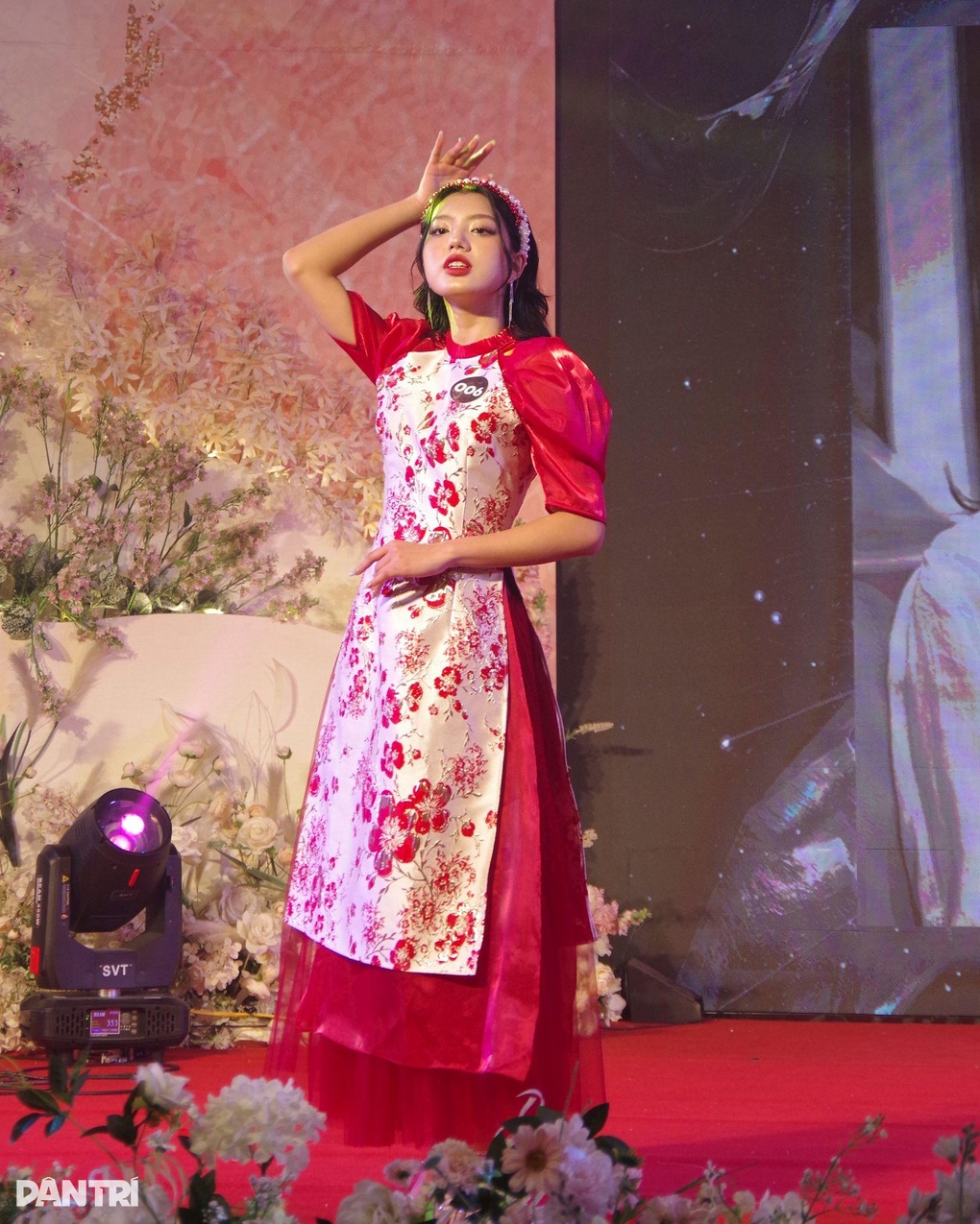 Lộ diện tân Đại sứ Trường THPT Chuyên Đại học Sư Phạm Hà Nội - 5 Lộ diện tân Đại sứ Trường THPT Chuyên Đại học Sư Phạm Hà Nội - 5