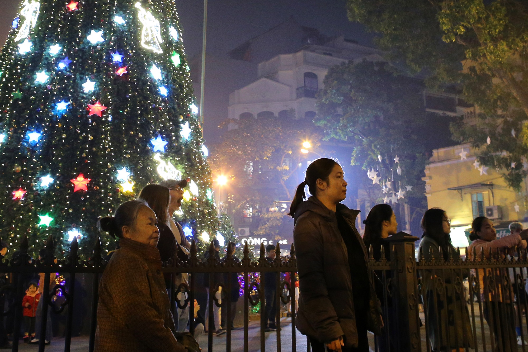 Các nhà thờ tại Hà Nội tỏa sáng lung linh chờ đón Noel 2019 - 10 Các nhà thờ tại Hà Nội tỏa sáng lung linh chờ đón Noel 2019 - 10