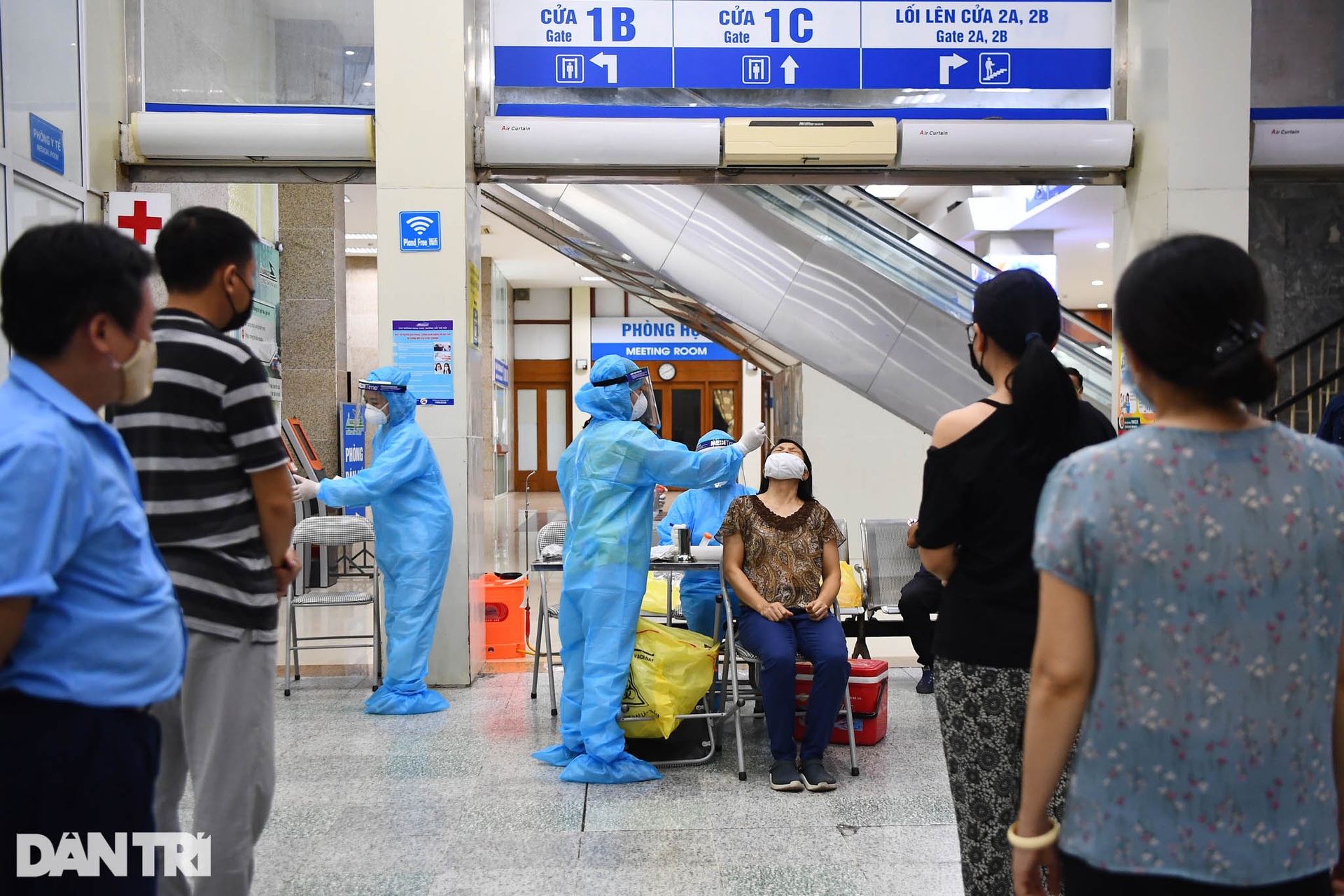 Ga Hà Nội xét nghiệm Covid-19 cho những người có nguy cơ lây nhiễm cao - 6 Ga Hà Nội xét nghiệm Covid-19 cho những người có nguy cơ lây nhiễm cao - 6